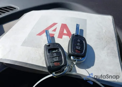 2017 Hyundai Santa Fe Sport 2.4L z USA, uszkodzony, nr VIN 5XYZU3LB3HG430864